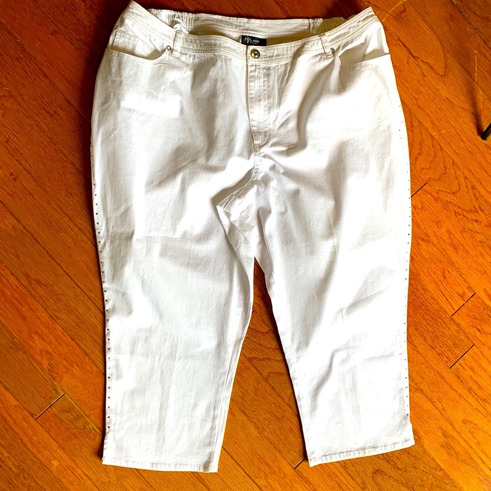 White capris with rhinestone accents - Picture 3 of 6